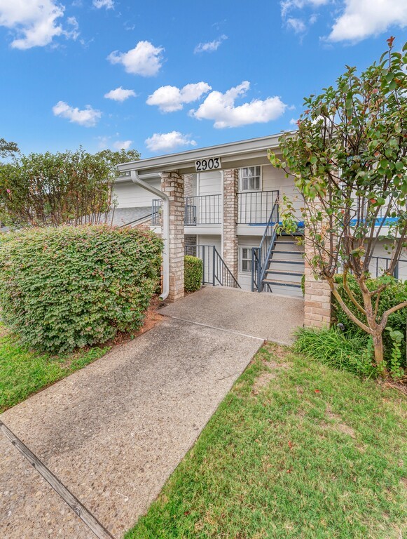 2903 Lake Shore Drive 301