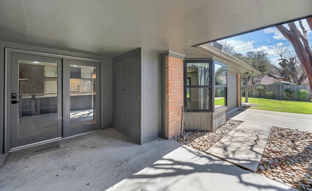 5400 Lake Crest Drive