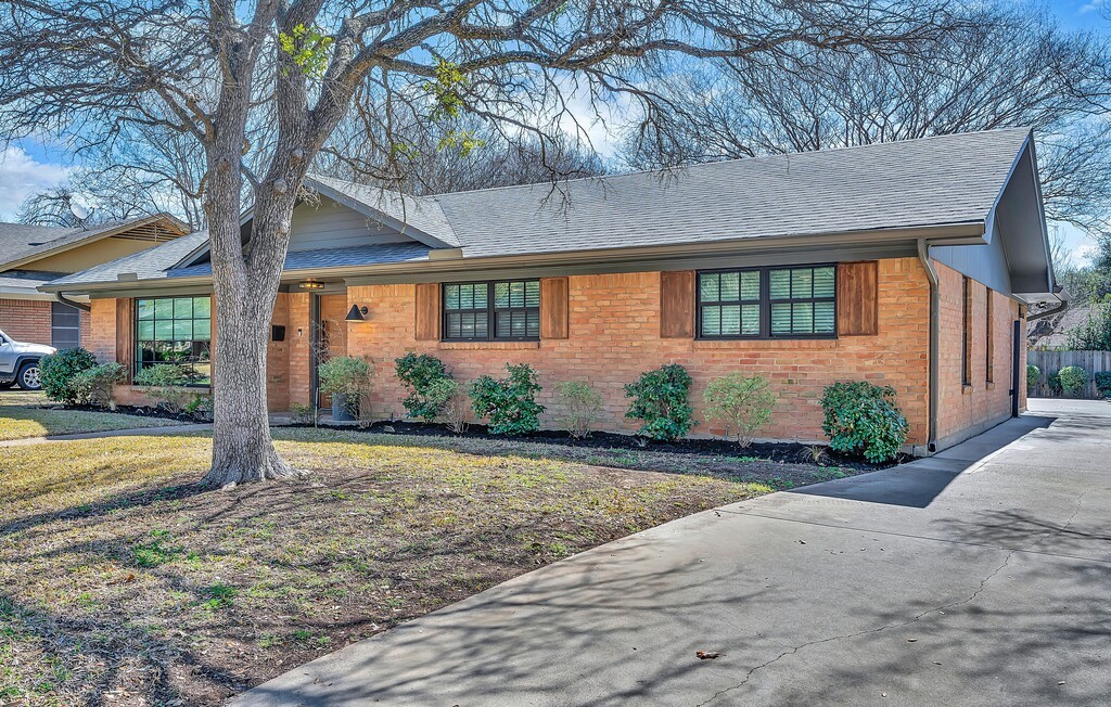 5400 Lake Crest Drive