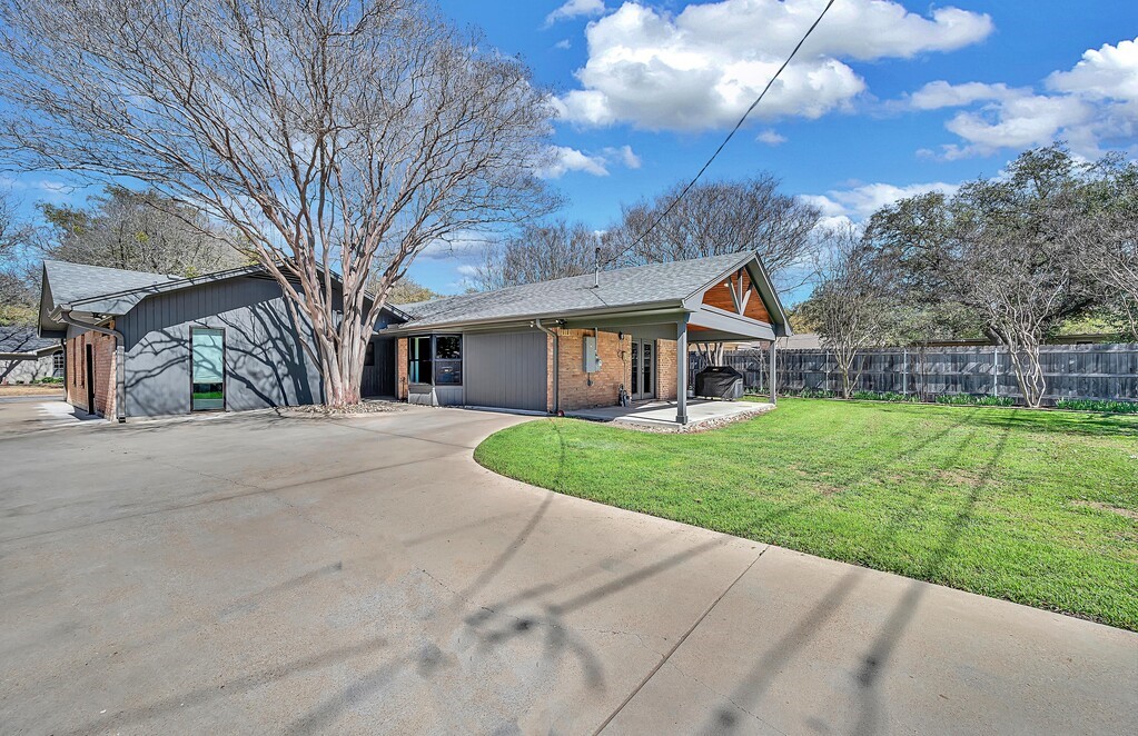 5400 Lake Crest Drive