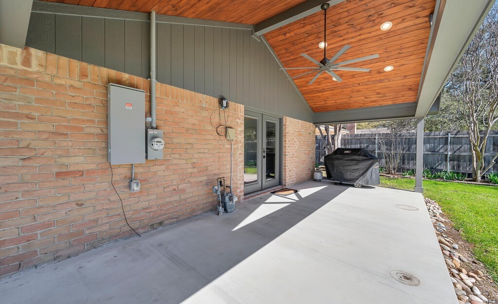 5400 Lake Crest Drive