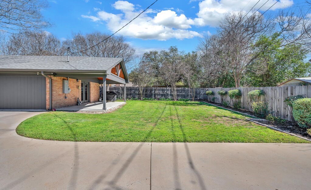 5400 Lake Crest Drive