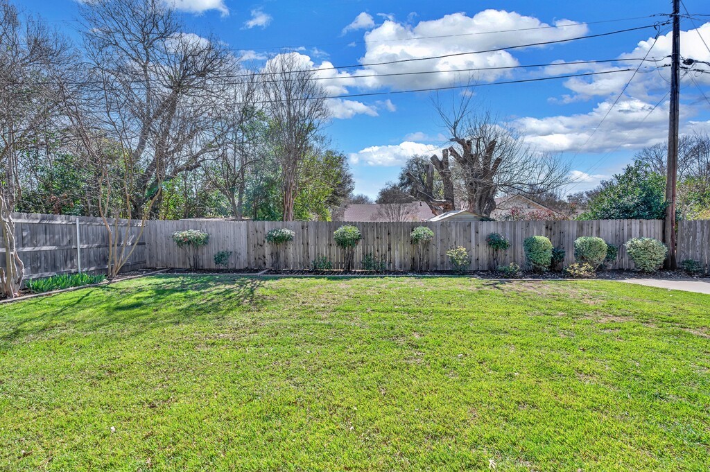 5400 Lake Crest Drive