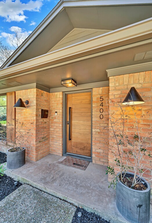 5400 Lake Crest Drive