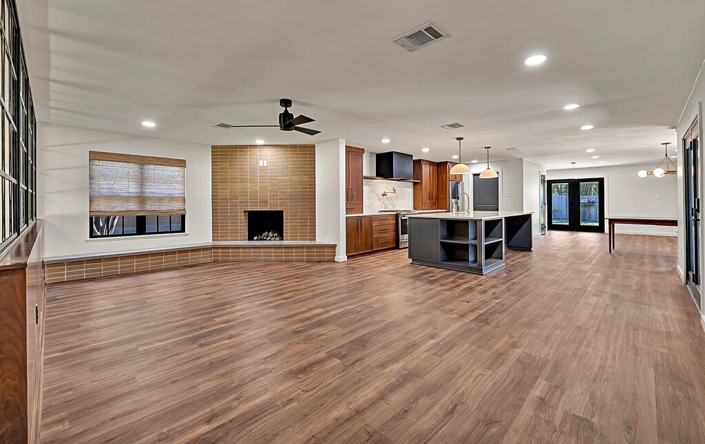 5400 Lake Crest Drive