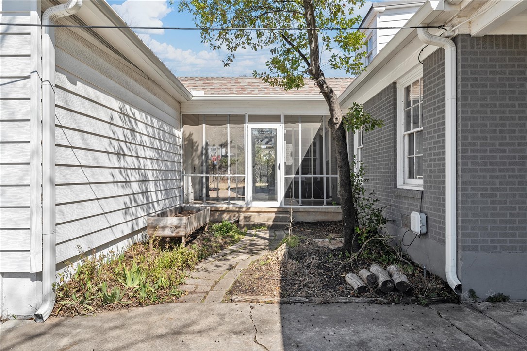 3127 Maple Avenue