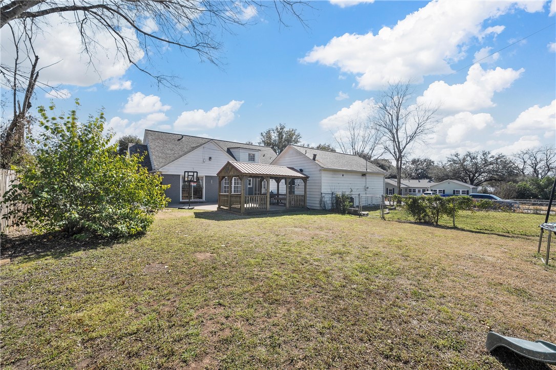 3127 Maple Avenue