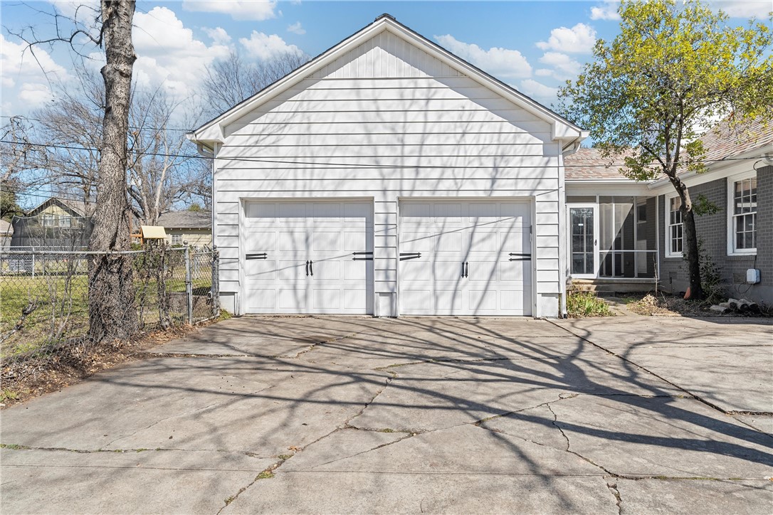 3127 Maple Avenue