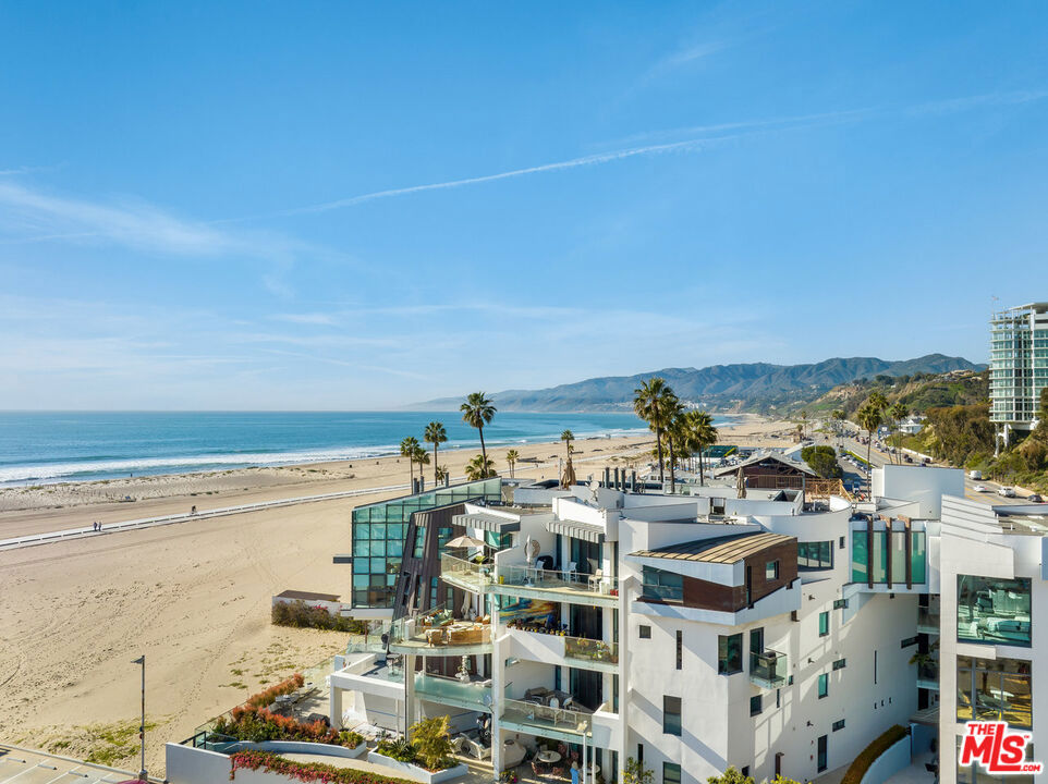 270 Palisades Beach Road 401