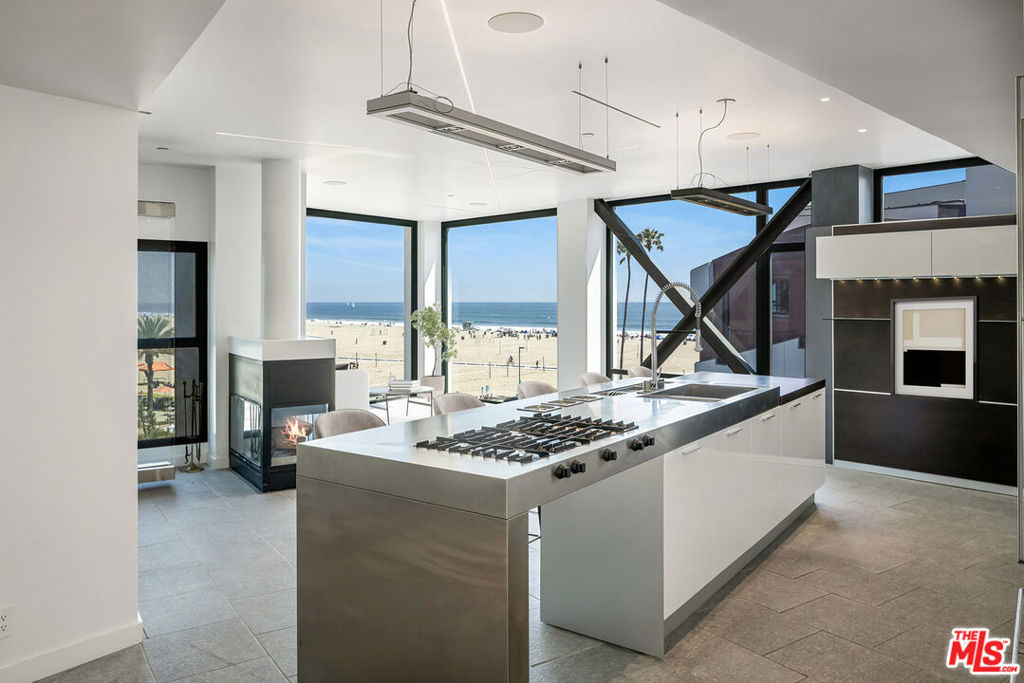 270 Palisades Beach Road 401