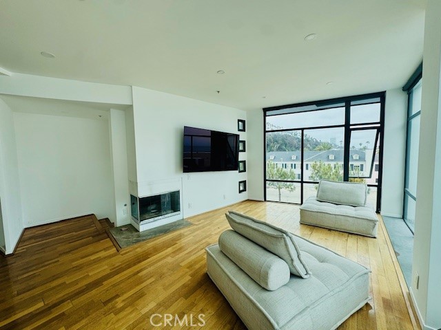 270 Palisades Beach Road 301