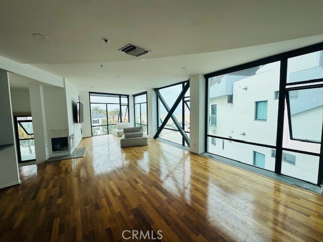 270 Palisades Beach Road 301