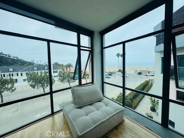 270 Palisades Beach Road 301