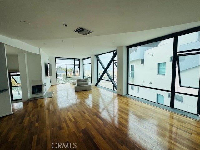 270 Palisades Beach Road 301