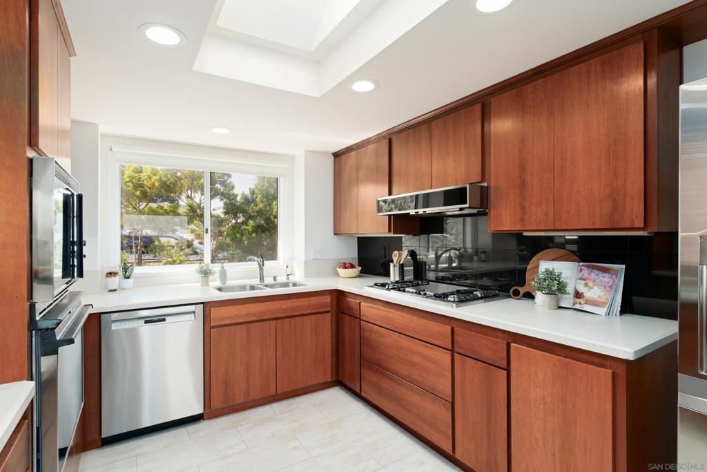 5665 Soledad Mountain Rd