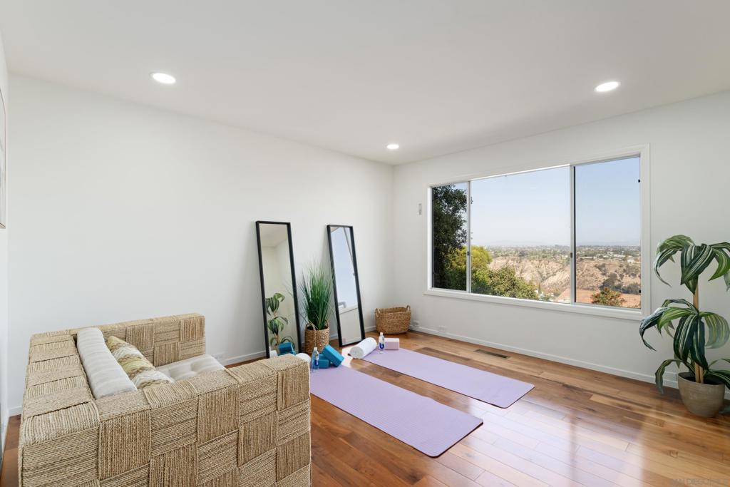 5665 Soledad Mountain Rd