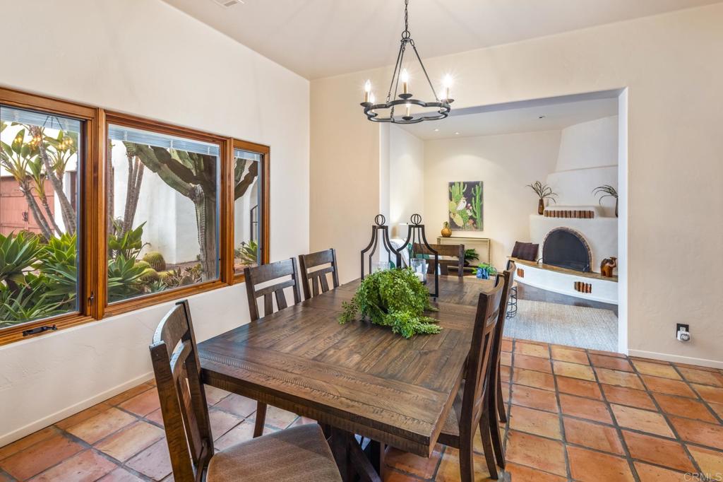 2202 Mountain Vista Dr