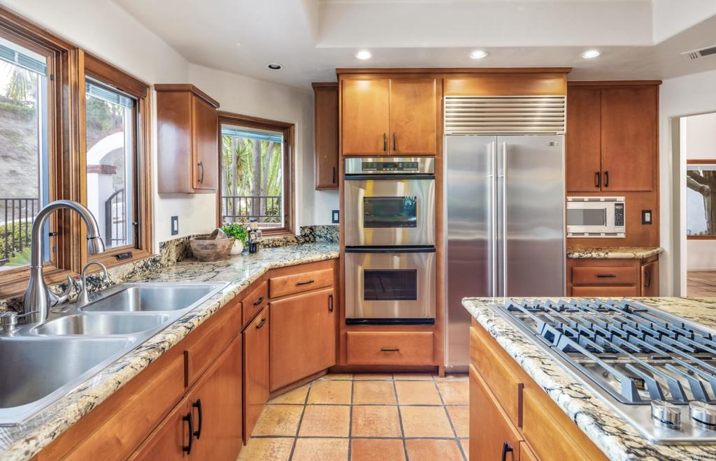 2202 Mountain Vista Dr