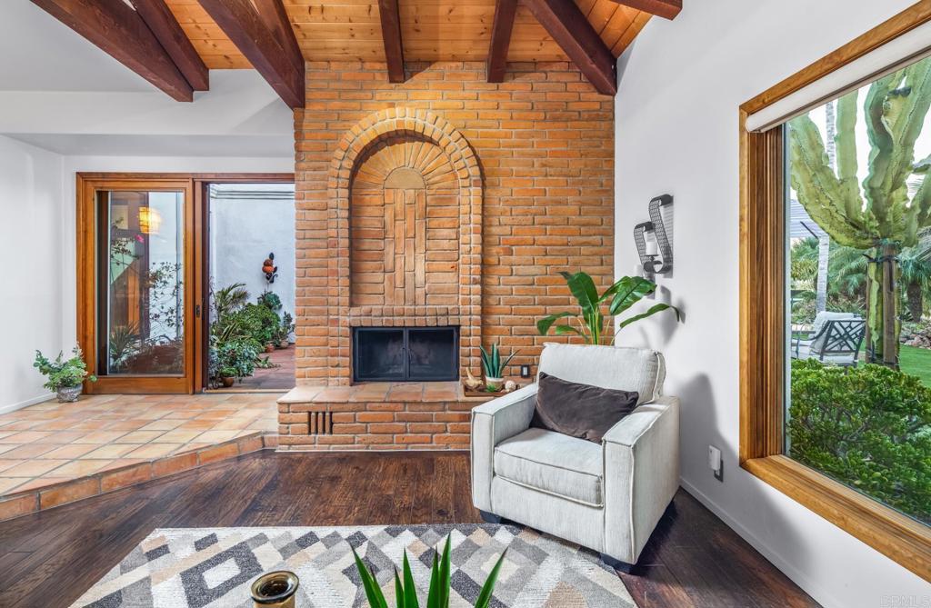 2202 Mountain Vista Dr