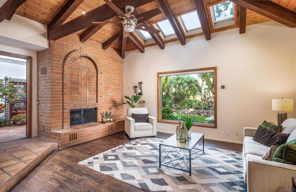 2202 Mountain Vista Dr