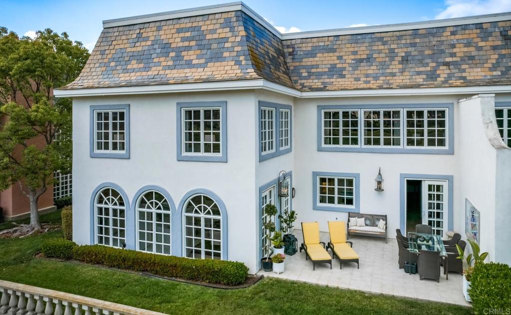 7477 Avenida De Palais