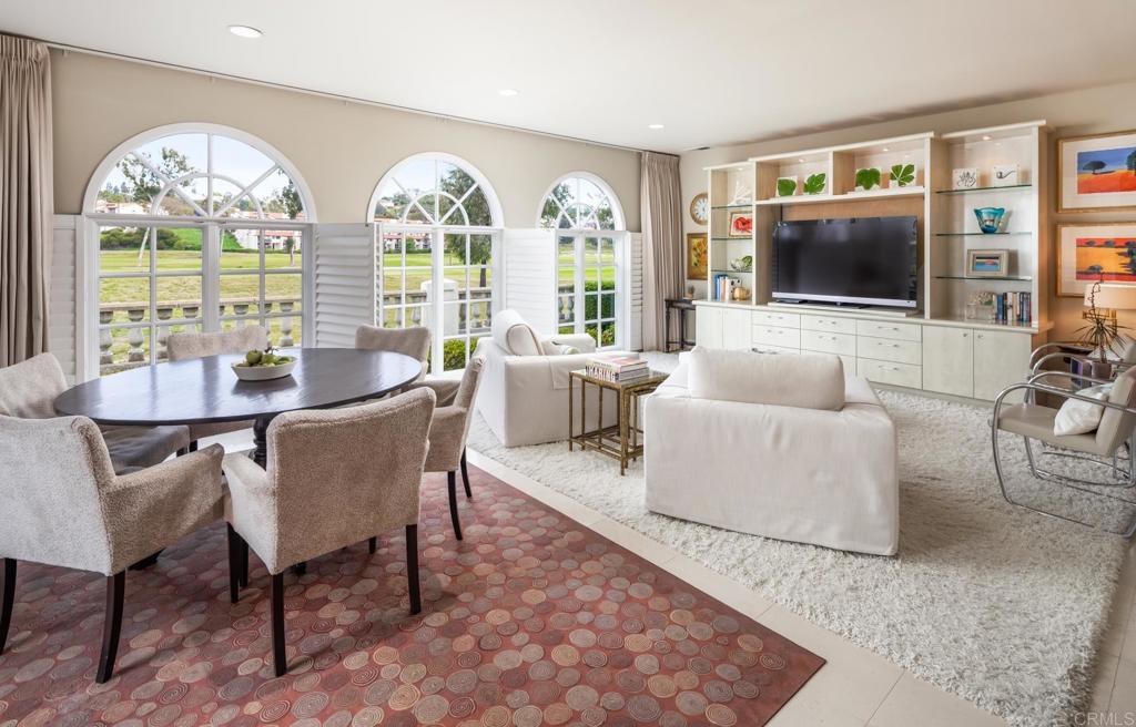 7477 Avenida De Palais