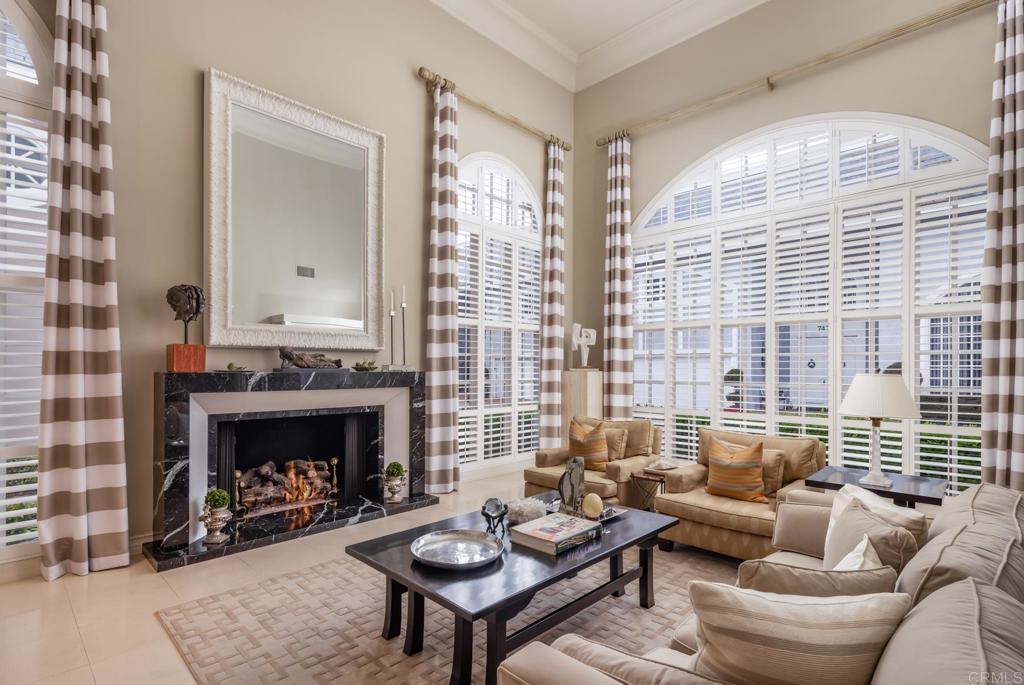 7477 Avenida De Palais