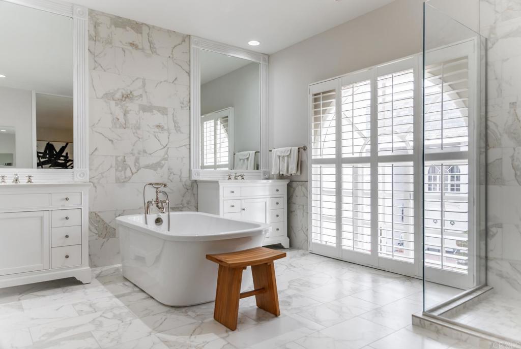 7477 Avenida De Palais