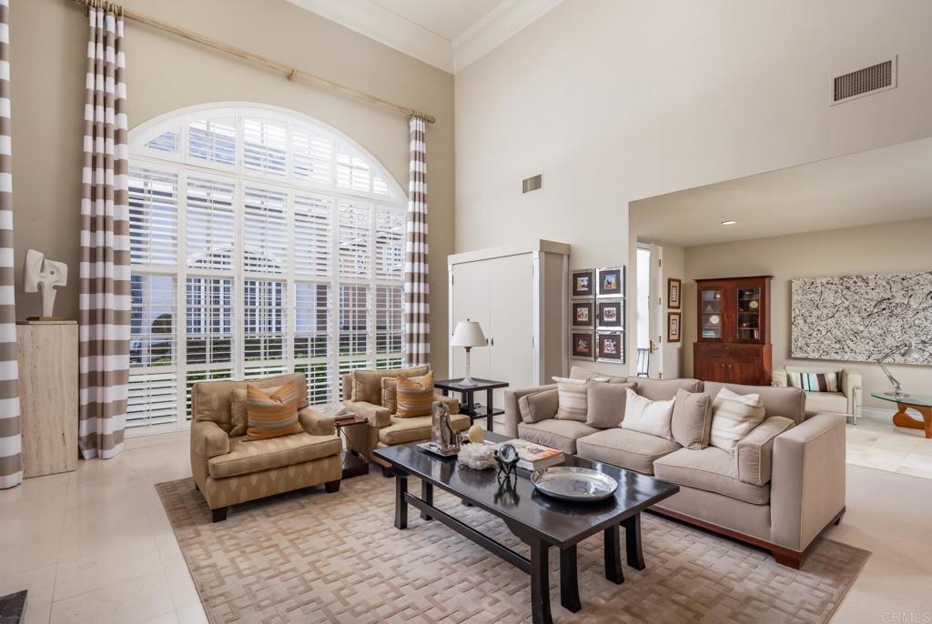 7477 Avenida De Palais