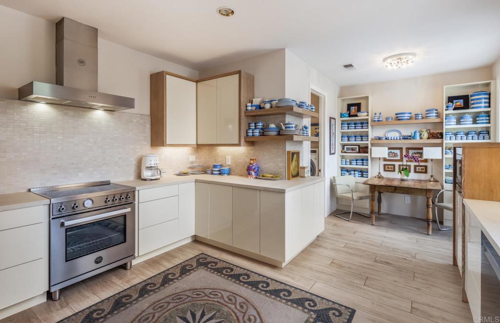 7477 Avenida De Palais