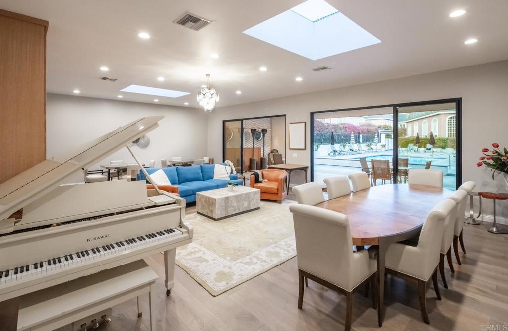 7477 Avenida De Palais