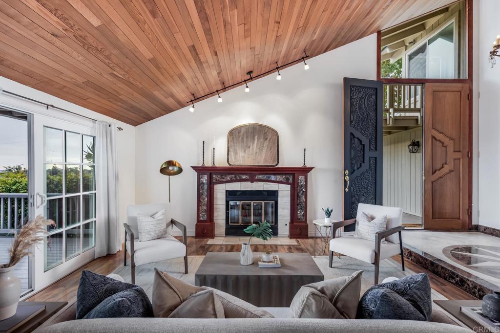 279 1/4 Hillcrest Drive