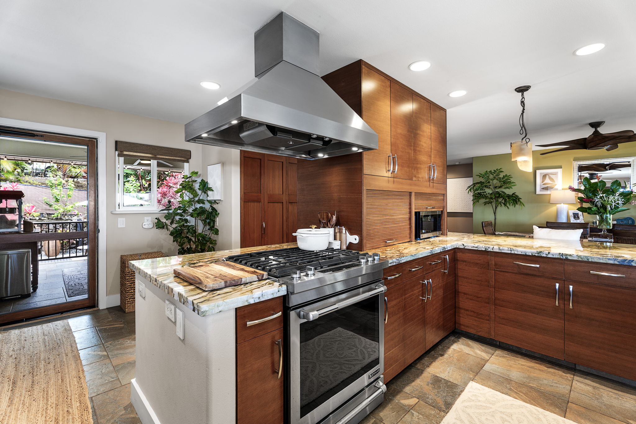 76-6393 PUALANI ST