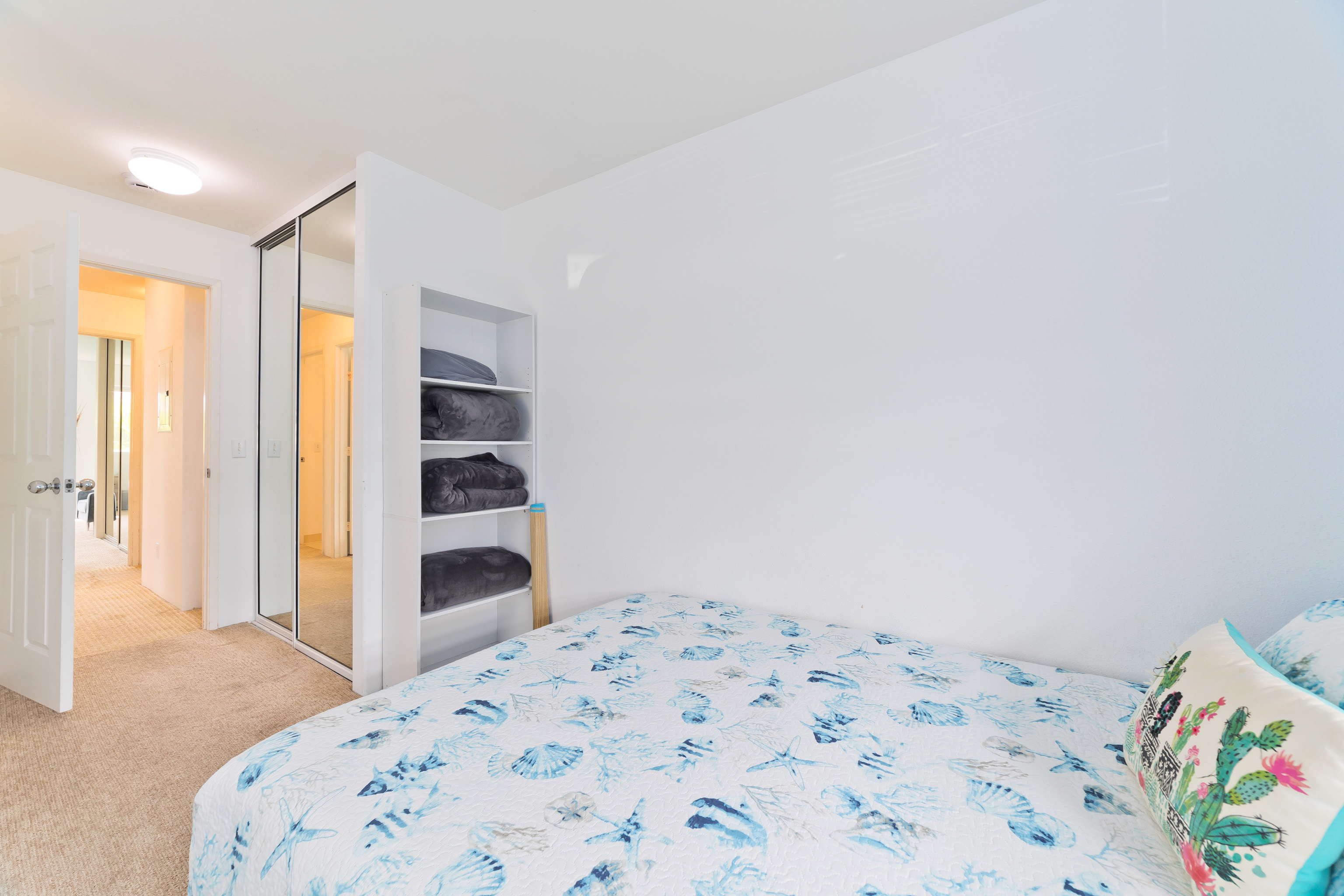 75-6081 ALII DR O201