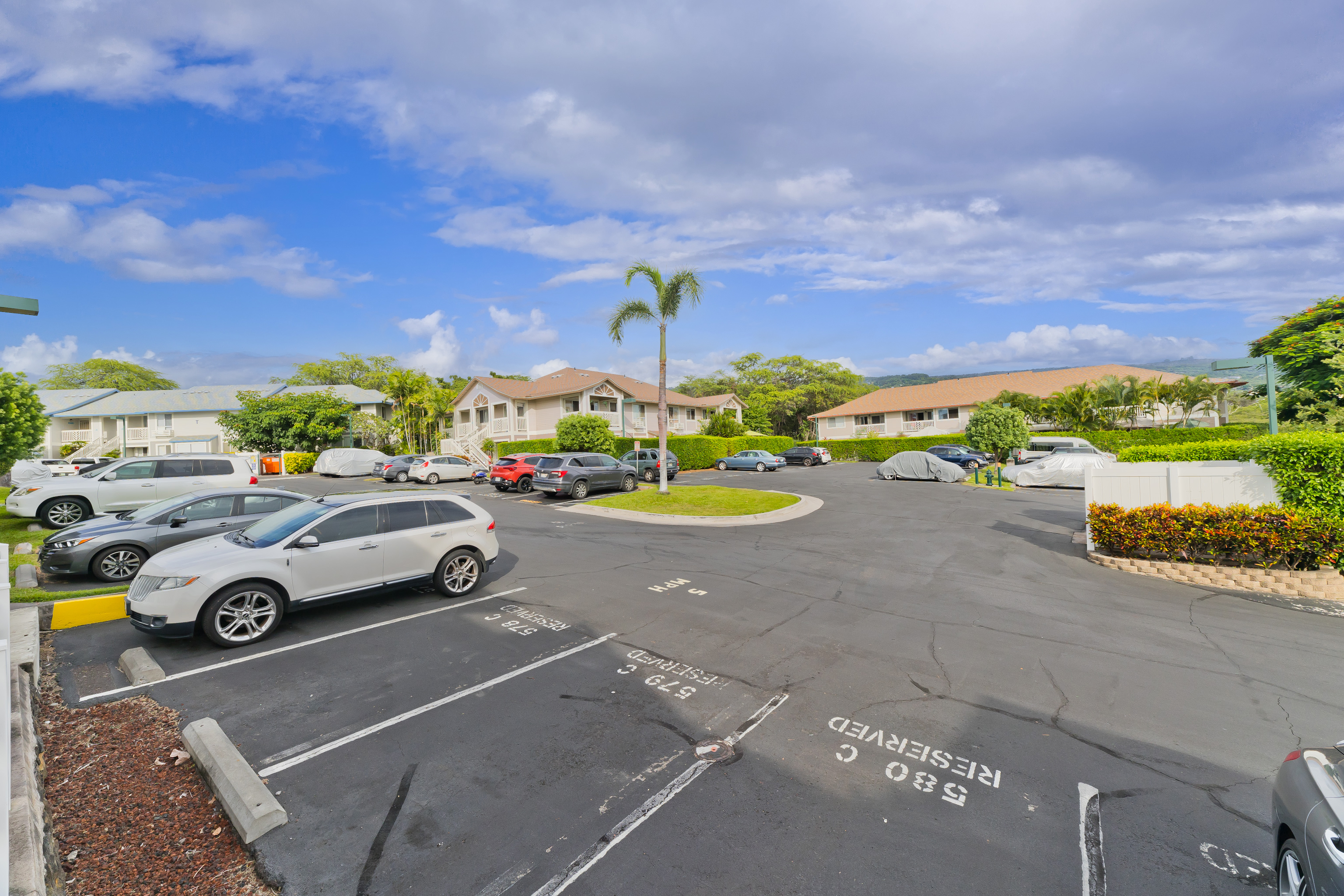 75-6081 ALII DR O201