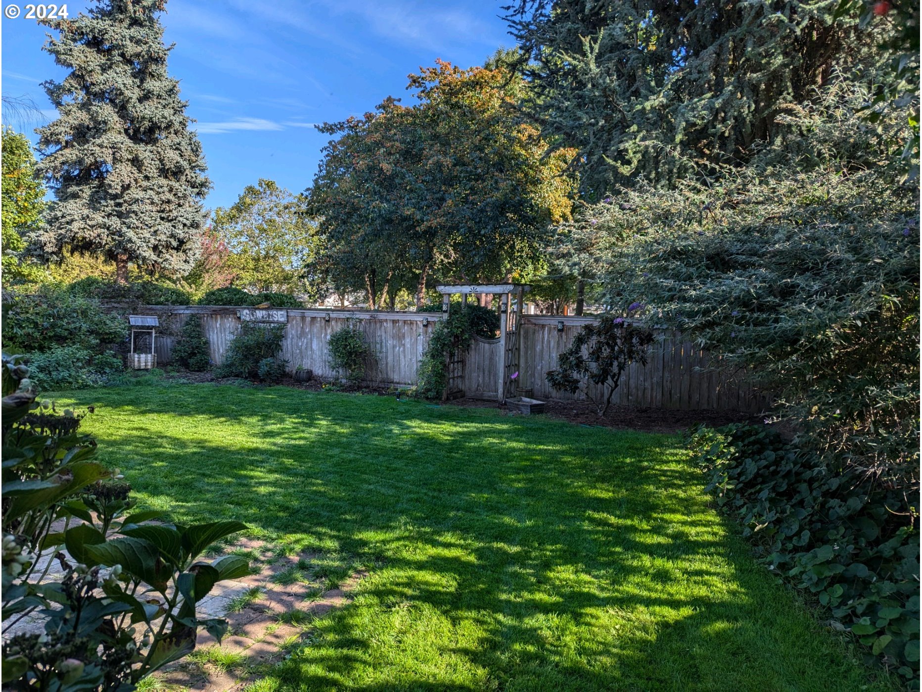 1617 SE SOLOMON LOOP