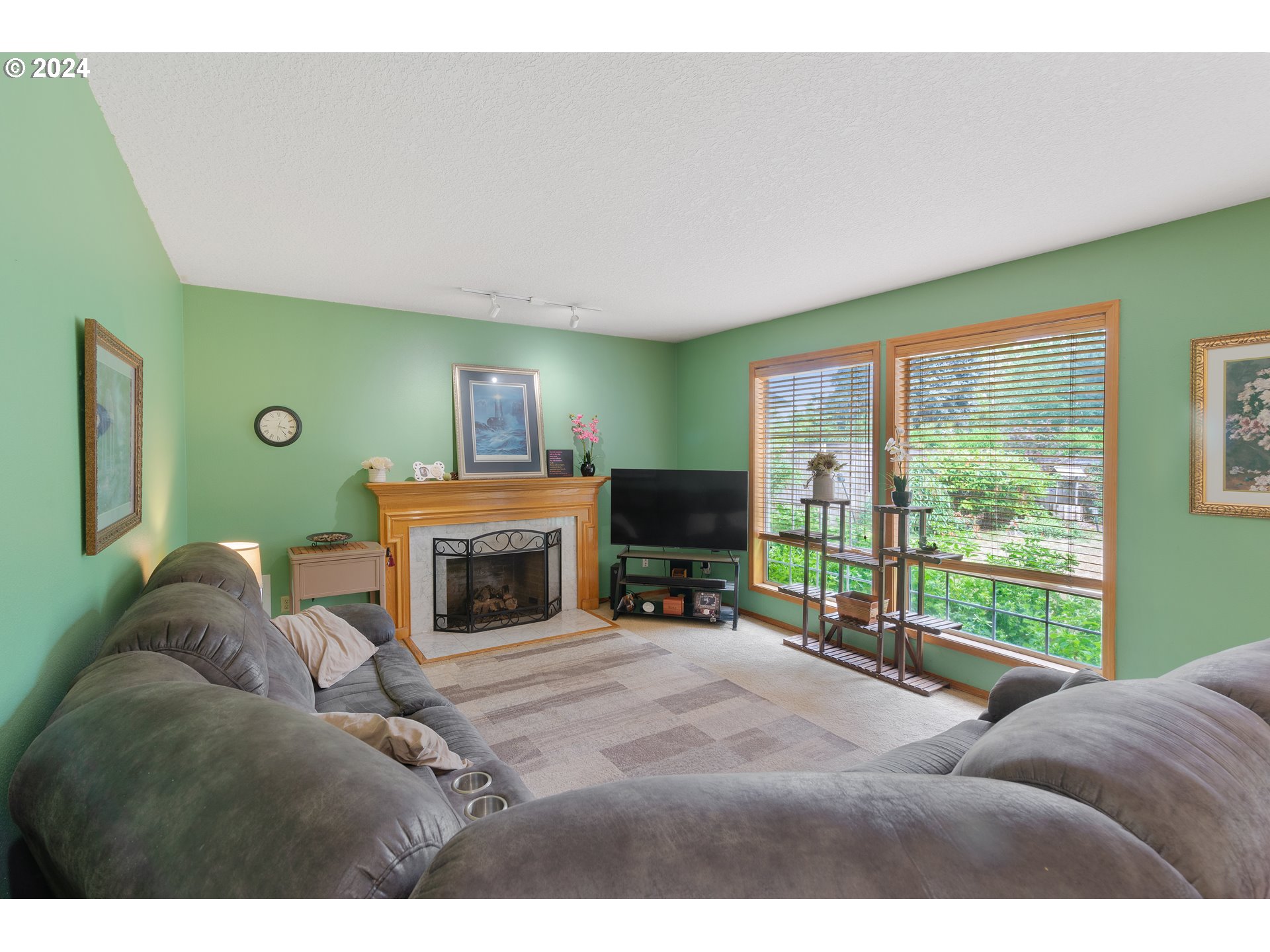 1617 SE SOLOMON LOOP