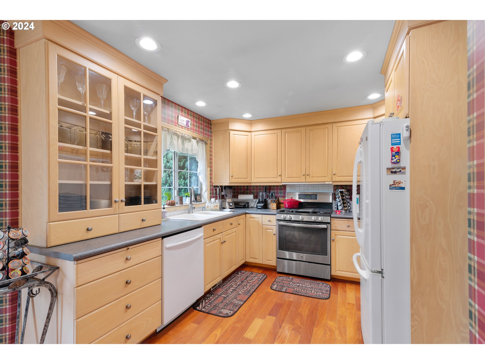 1617 SE SOLOMON LOOP