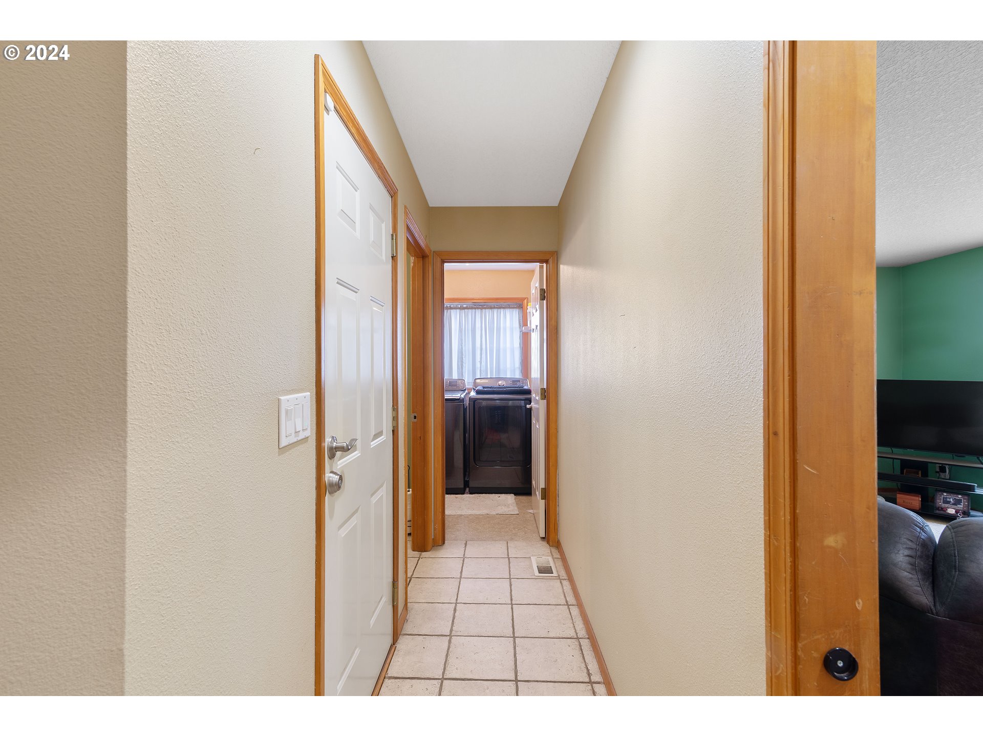 1617 SE SOLOMON LOOP