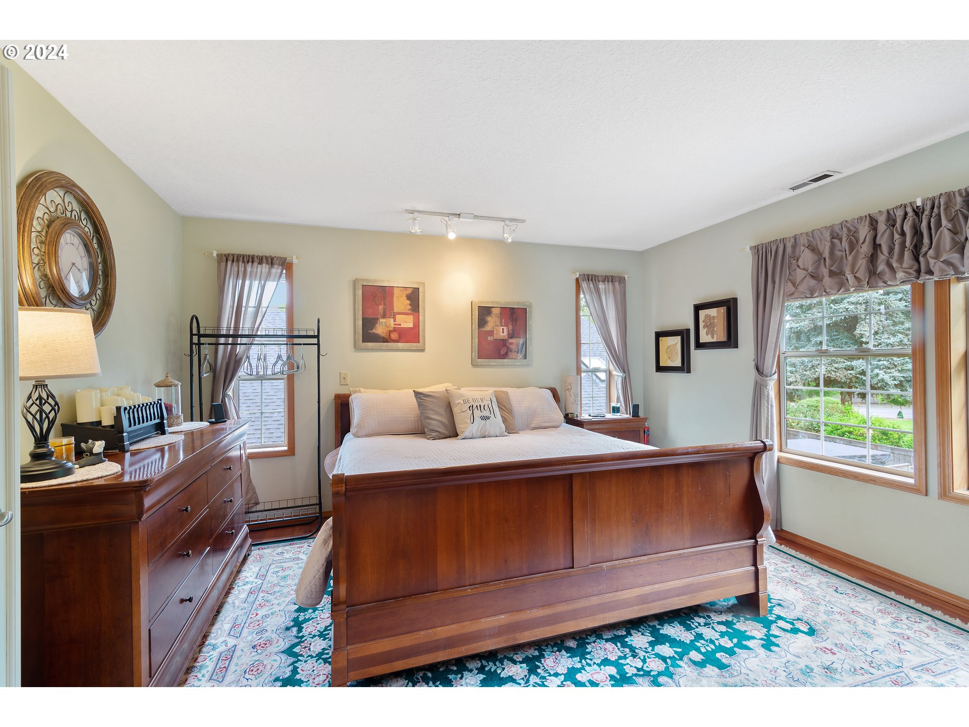 1617 SE SOLOMON LOOP