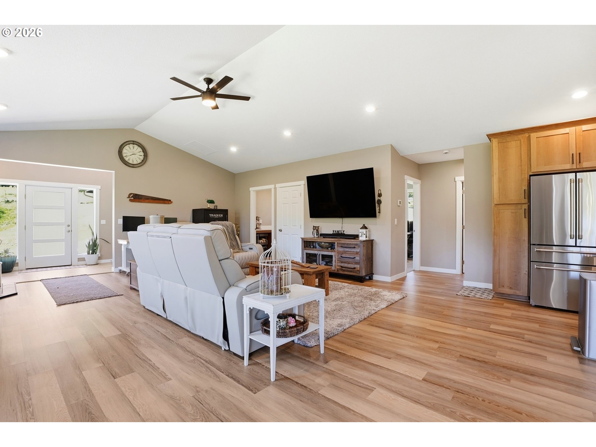200 RED HAWK DR