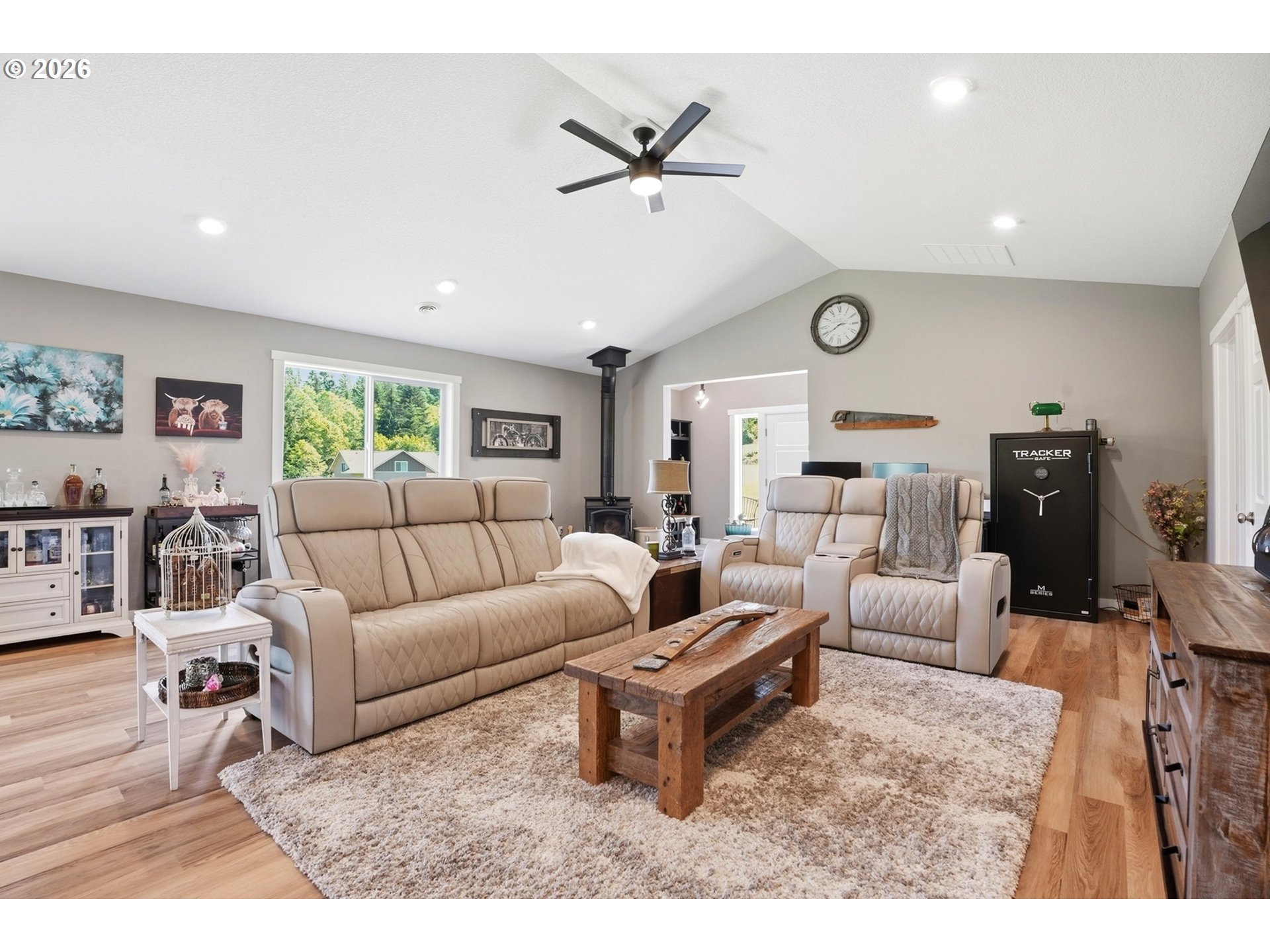 200 RED HAWK DR