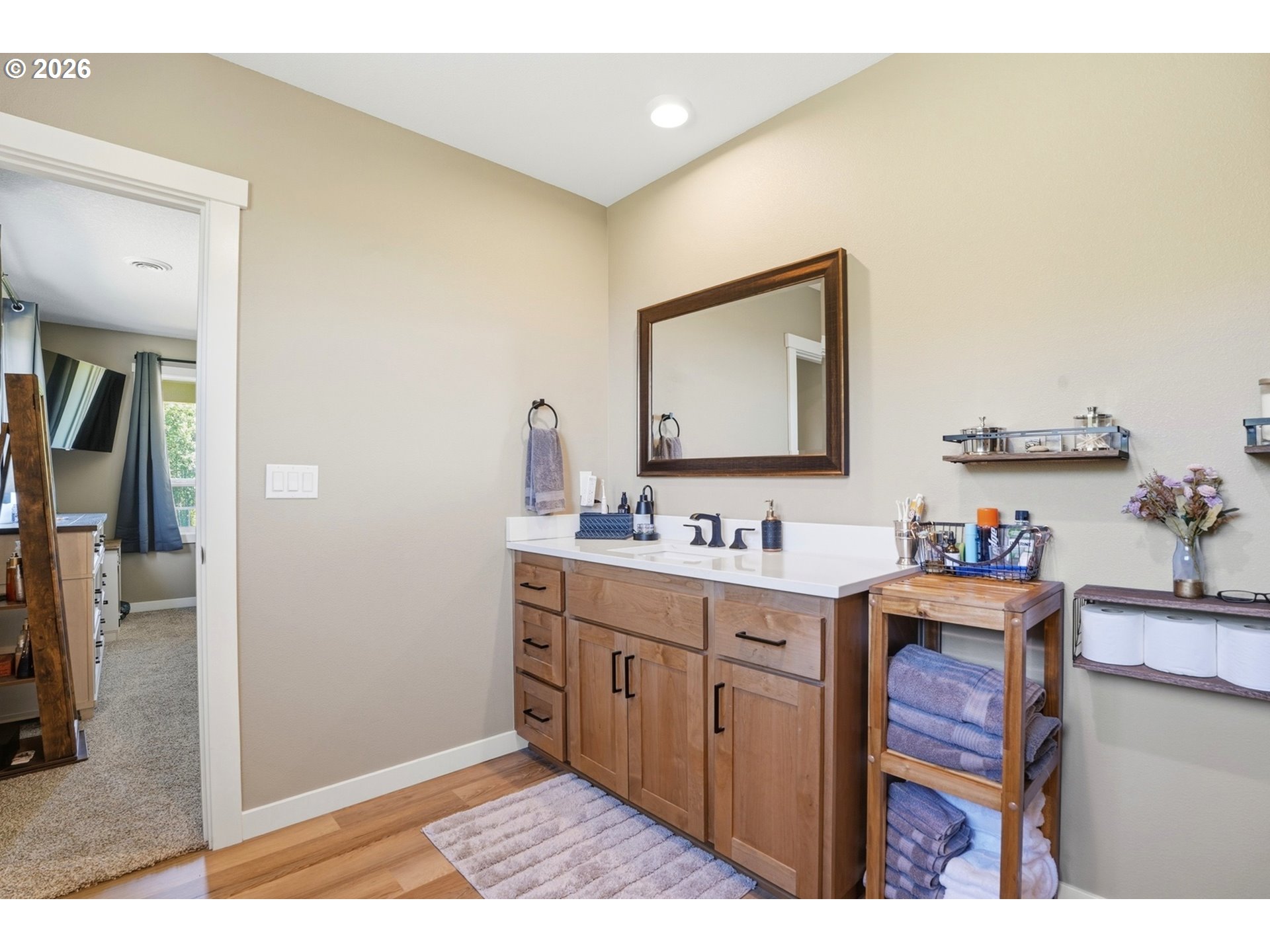200 RED HAWK DR