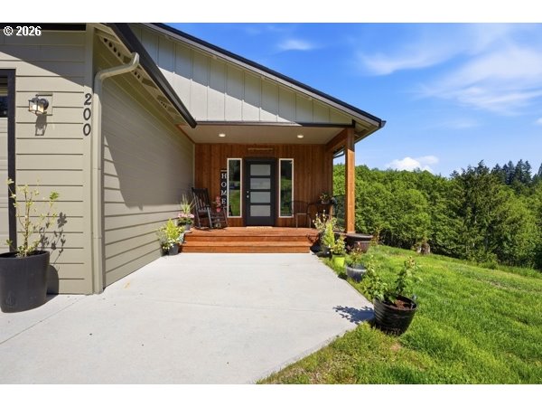 200 RED HAWK DR