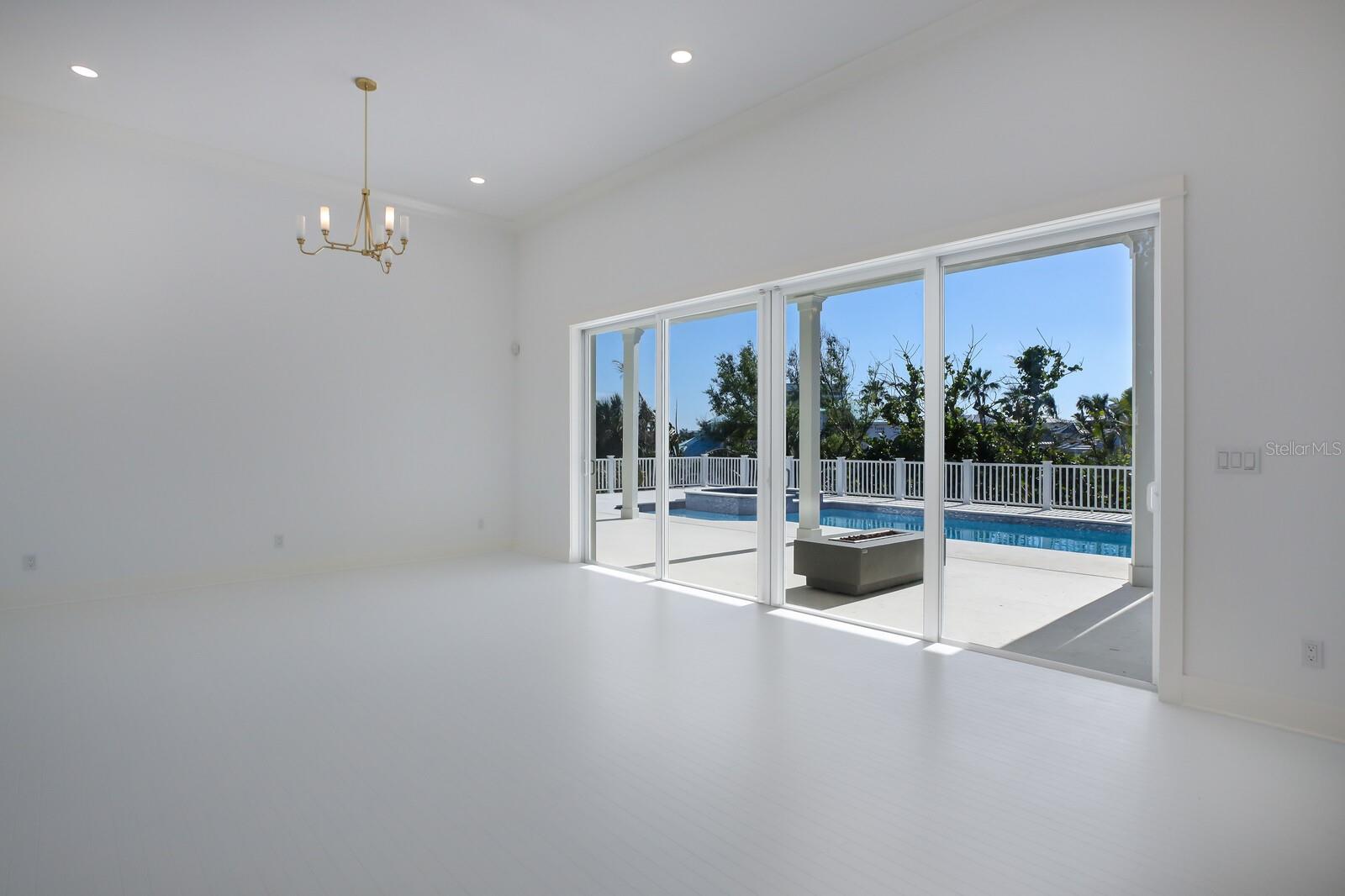 16121 SUNSET PINES CIR