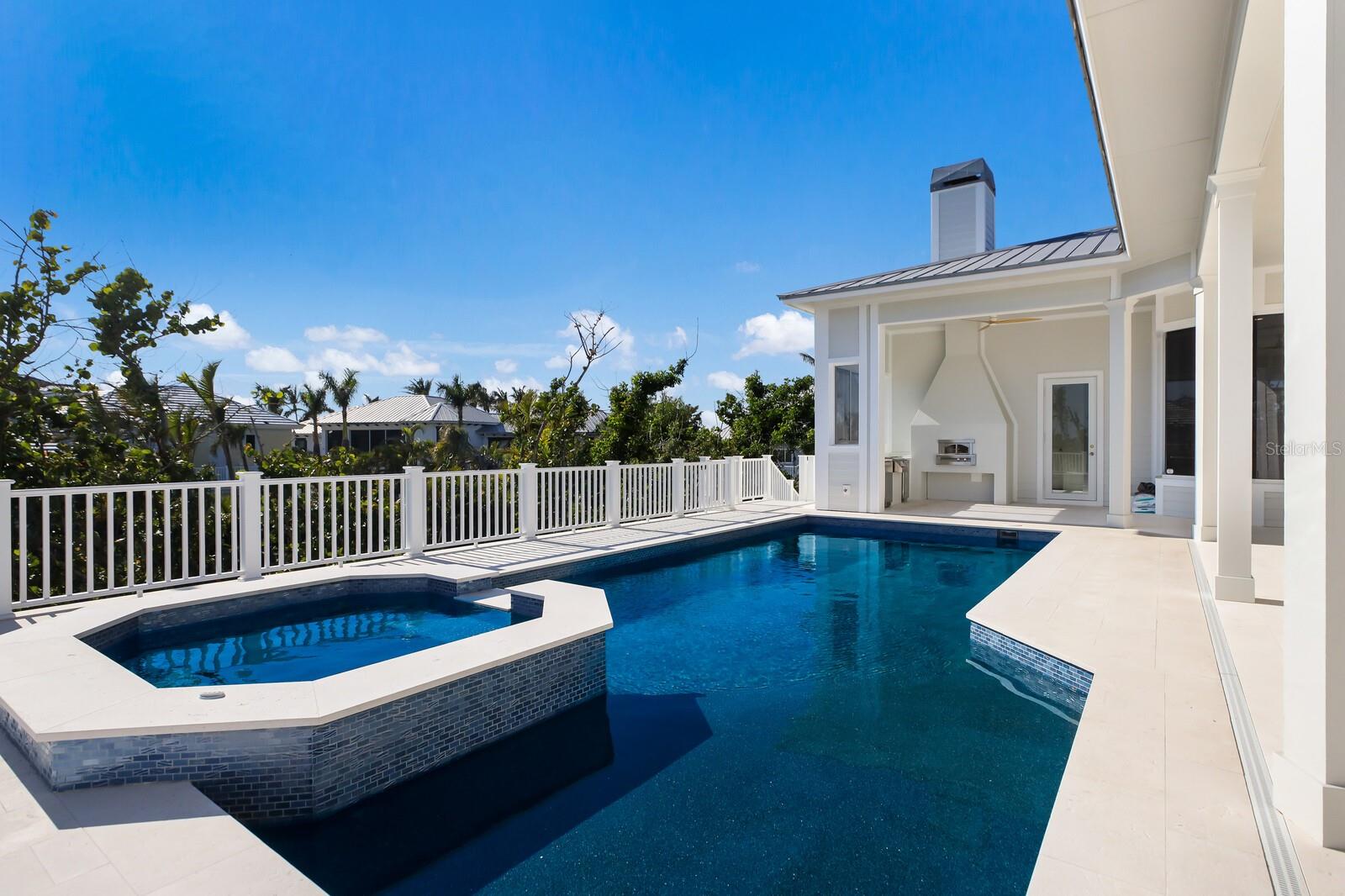 16121 SUNSET PINES CIR