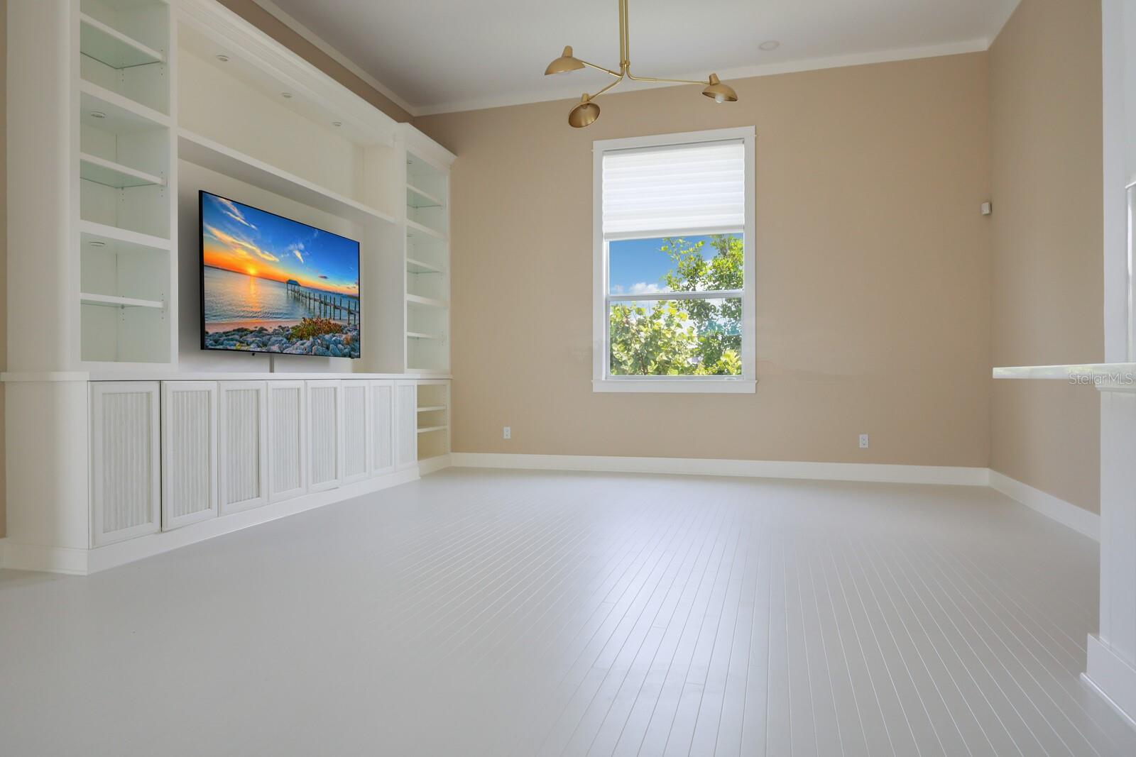 16121 SUNSET PINES CIR