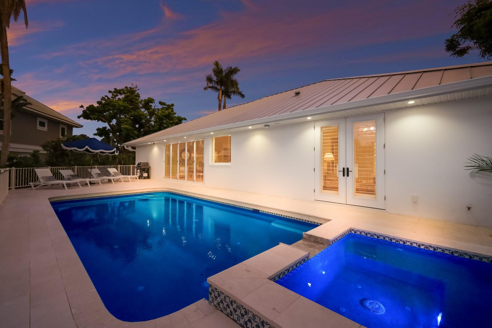 220 WATERWAYS AVE