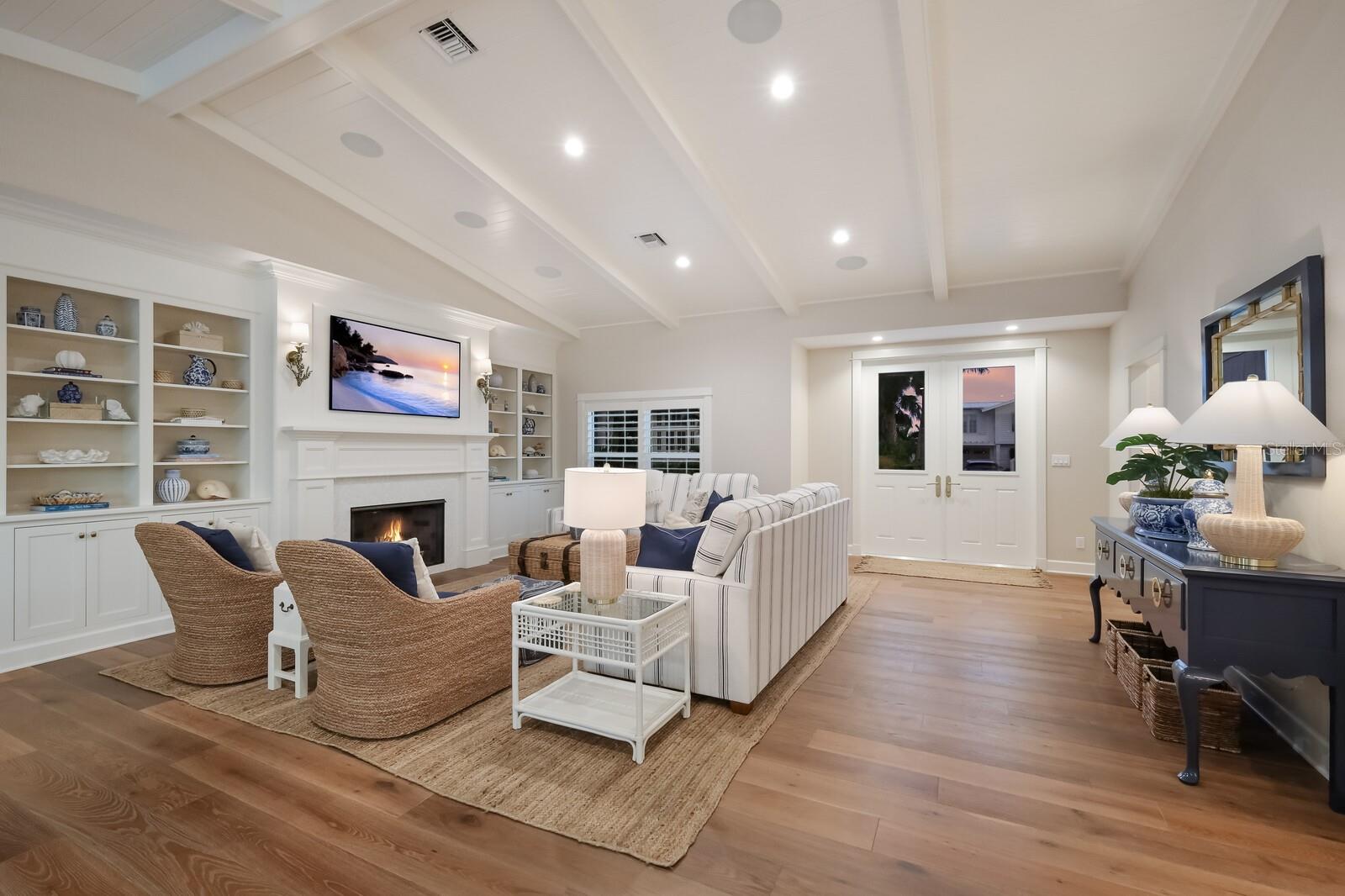 220 WATERWAYS AVE