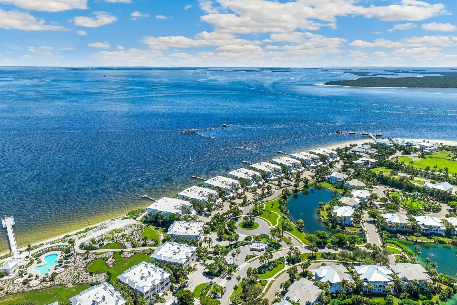 819 HARBORSHORE DR #1B